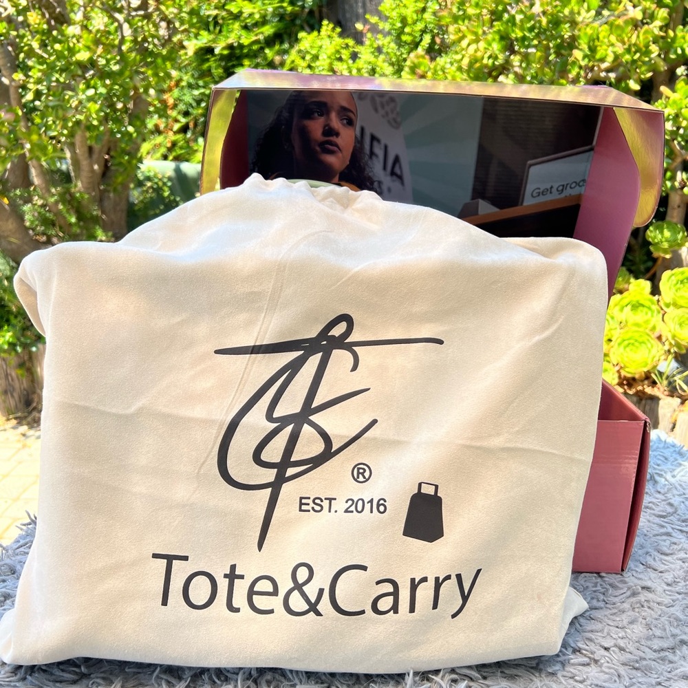 Bag SALE! 🥳 Tote & Carry! Gorgeous shade of green. Brand new with tags… - Picture 12 of 13